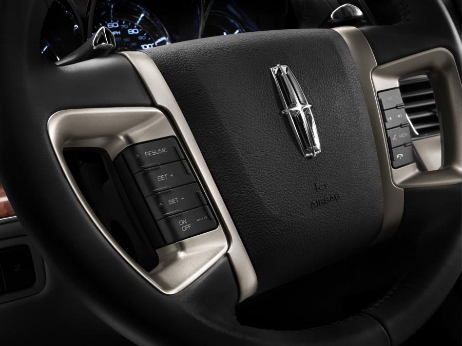 Детали интерьера Lincoln MKT 2010 года  (фото 27 из 79)